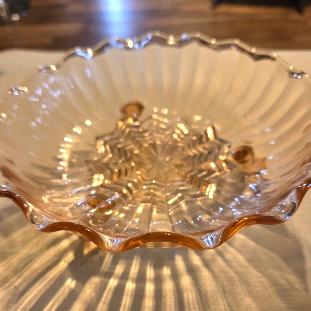 Vintage 1930's Manhattan Pink Scalloped Depression Glass Star Pattern - Picture 2 of 4